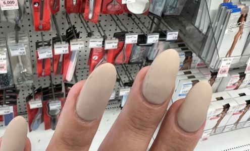 Q Nails - Riverbend Square