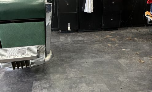 Capilano Barbers 3107 Edgemont Blvd, North Vancouver British Columbia V7R 2X4