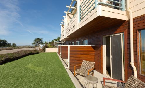 Cambria Landing Inn & Suites