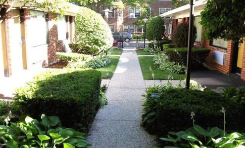 The Carleton of Oak Park Hotel