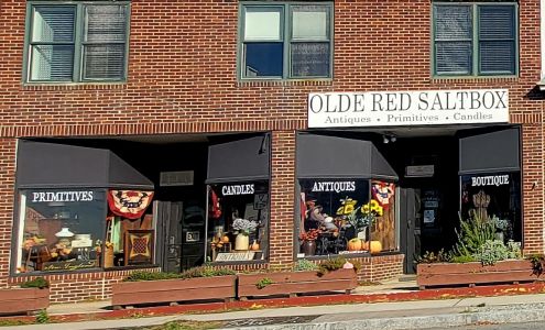 Olde Red Saltbox