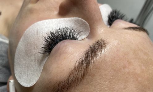 Leah's Beauty Bar LLC