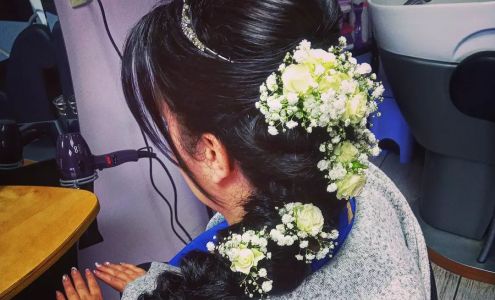 Laura Beauty Salon 140 W North Ave, Villa Park Illinois 60181