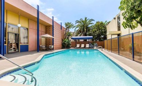 Days Inn Hotel by Wyndham Los Angeles LAX Airport