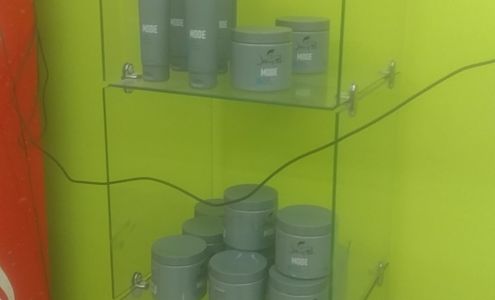 La Paris Haircuts Beauty Salon & Barbershop