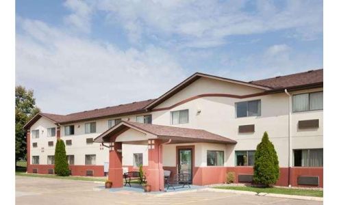 Super 8 by Wyndham Washington/Peoria Area