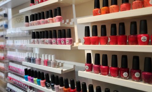 Tres Bien Nail & Beauty Salon 981 1st Ave., New York New York 10022