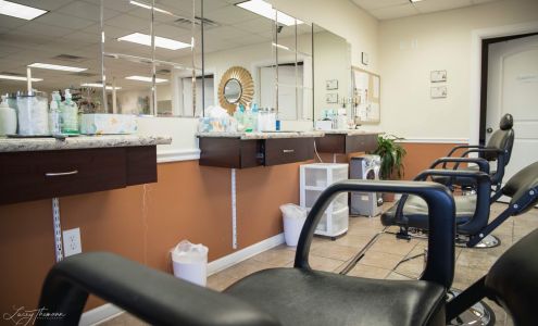 OM Threading, Nails, Hair & Spa