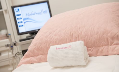 Lasertique Med Spa: Robert Santa-Cruz, MD