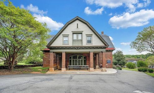 The Carriage House Inn