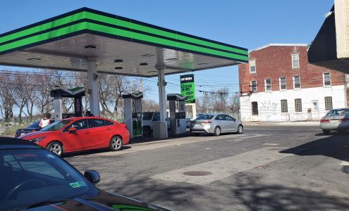 Fernwood Gas station Lansdowne