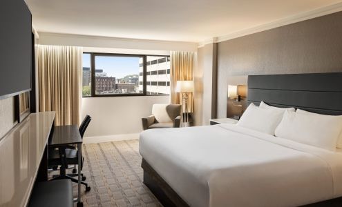 Crowne Plaza Knoxville Downtown University