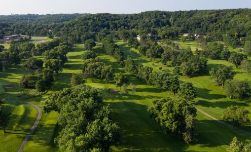 Red Wing Golf Course/Nineteen Bar+Grill/The Skyroom