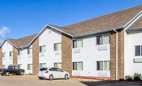 Econo Lodge Inn & Suites Pekin - Peoria Area