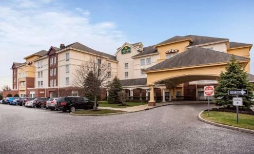 La Quinta Inn & Suites by Wyndham Islip - MacArthur Airport