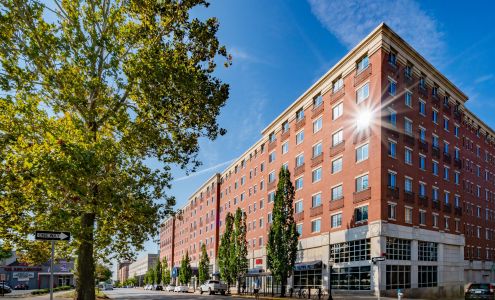 The Avenue On College