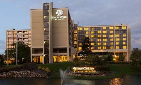 DoubleTree by Hilton Hotel Chicago - Oak Brook