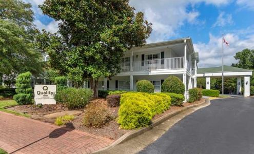 Quality Inn Fayetteville Near Historic Downtown Square