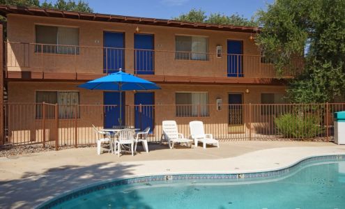 Chateau Gardens Apartments