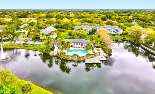 St. Tropez Apartments