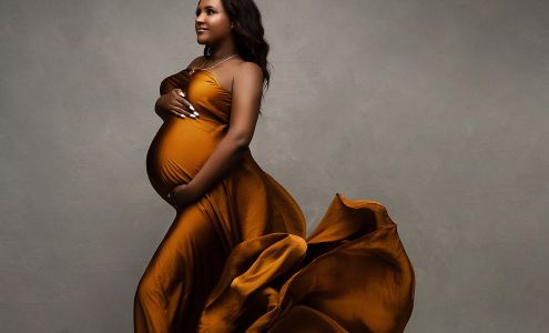 Ooh La La Photography - Maternity and Newborn Portraits