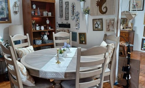 Vintage Ladies with Eclectic Taste - FUSION MINERAL PAINT RETAILER