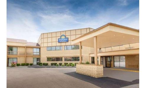 Days Inn & Suites by Wyndham Madison Heights MI