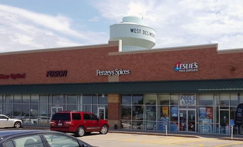 Water Tower Place Shopping Center (Bldg 200)