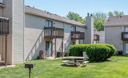 Oakbrook Terrace Apartments