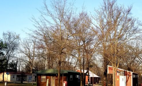 Shady Oaks Resort - RV Full Hookups, Cabins & Guest Lodge Sawyer