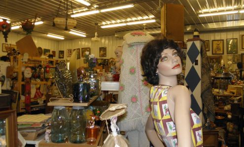 Aunt-T'S-Ques Wayside Shoppe