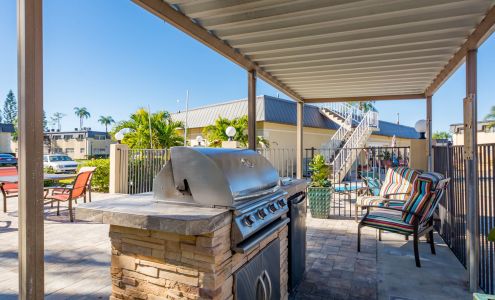 Imperial Palms Apartments