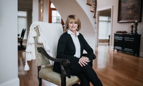 Rhonda Vineyard, Realtor