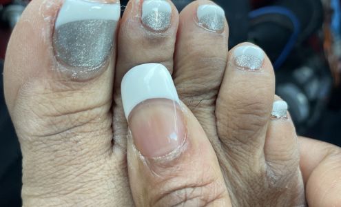 Niles Nails