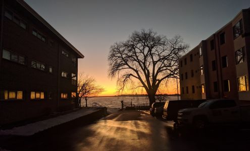 Monona Lakeview Apartments