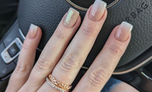 Q-nails Fort Sask #9332,  Southfort Dr, Fort Saskatchewan Alberta T8L 0C5