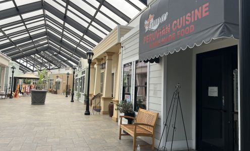 Shoppes at Harbor Village