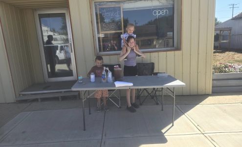 Head to Toe 119 Centre St, Coronach Saskatchewan S0H 0Z0