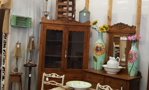 False River Anique Mall