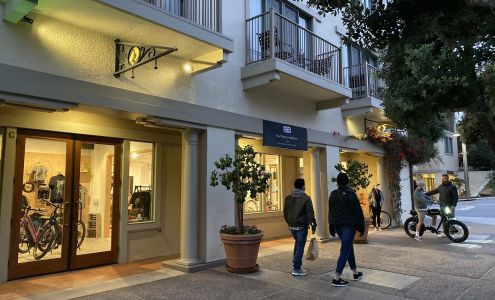 Mad Dogs & Englishmen Bike Shop, Cannery Row
