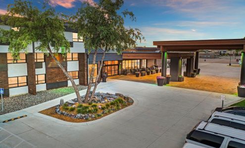 Holiday Inn & Suites St. Cloud, an IHG Hotel