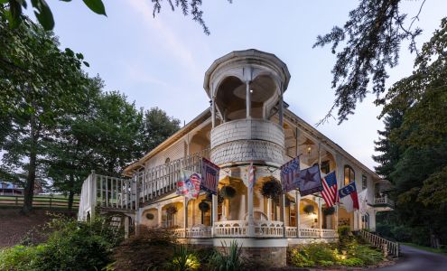 Engadine Inn and Cabins