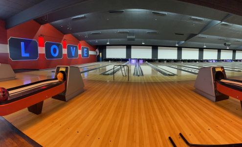 Bowlero Fresno