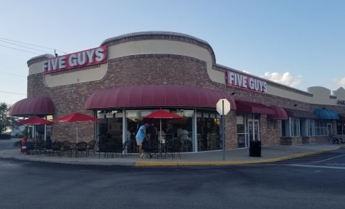 Murdock Carrousel Shopping Center