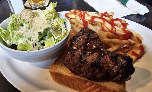 Sir Winston's Pub & Liquor Store Vernon