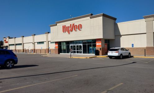 Hy-Vee Grocery Store