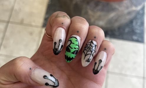 Q Nails