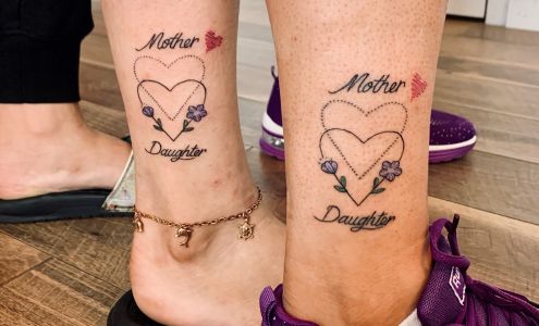 13 Roses Art Collective