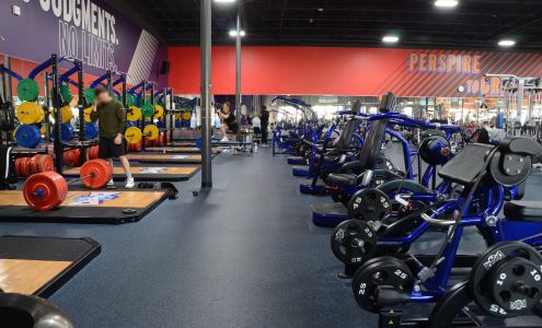 Crunch Fitness - Roswell Roswell