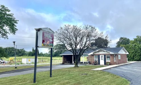 Struttin Mutt Dog Spa 309 Sandusky St, Plymouth Ohio 44865